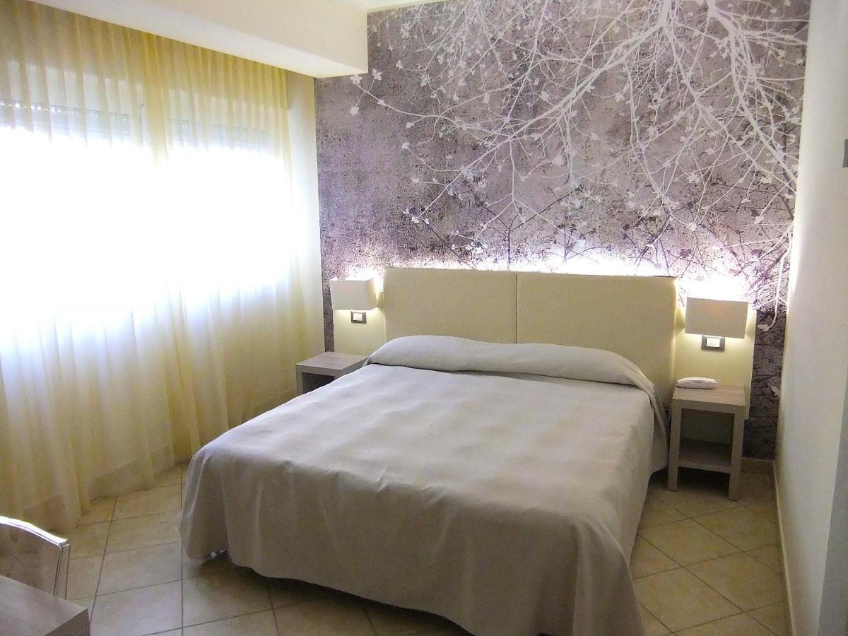 Hotel Kaly Ventimiglia Bagian luar foto