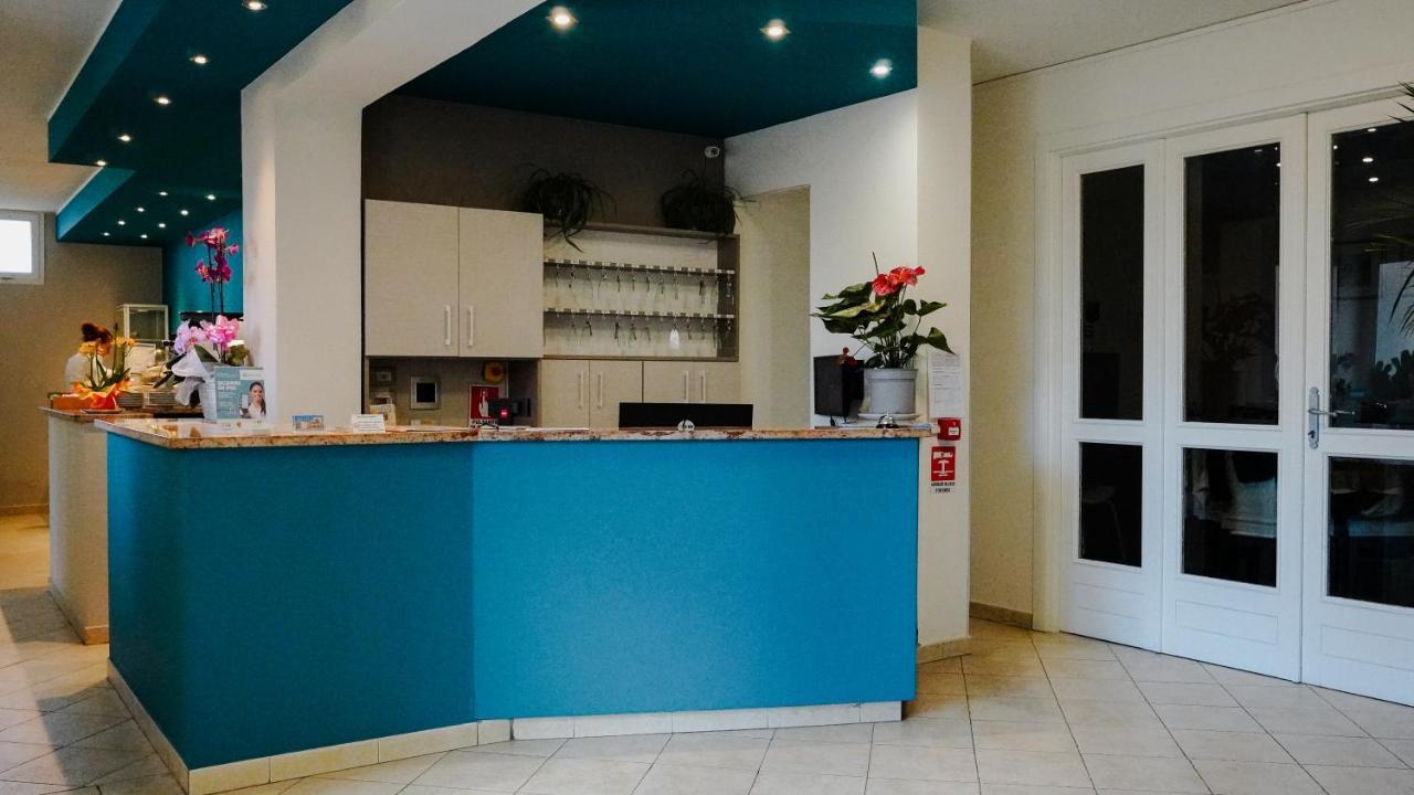 Hotel Kaly Ventimiglia Bagian luar foto