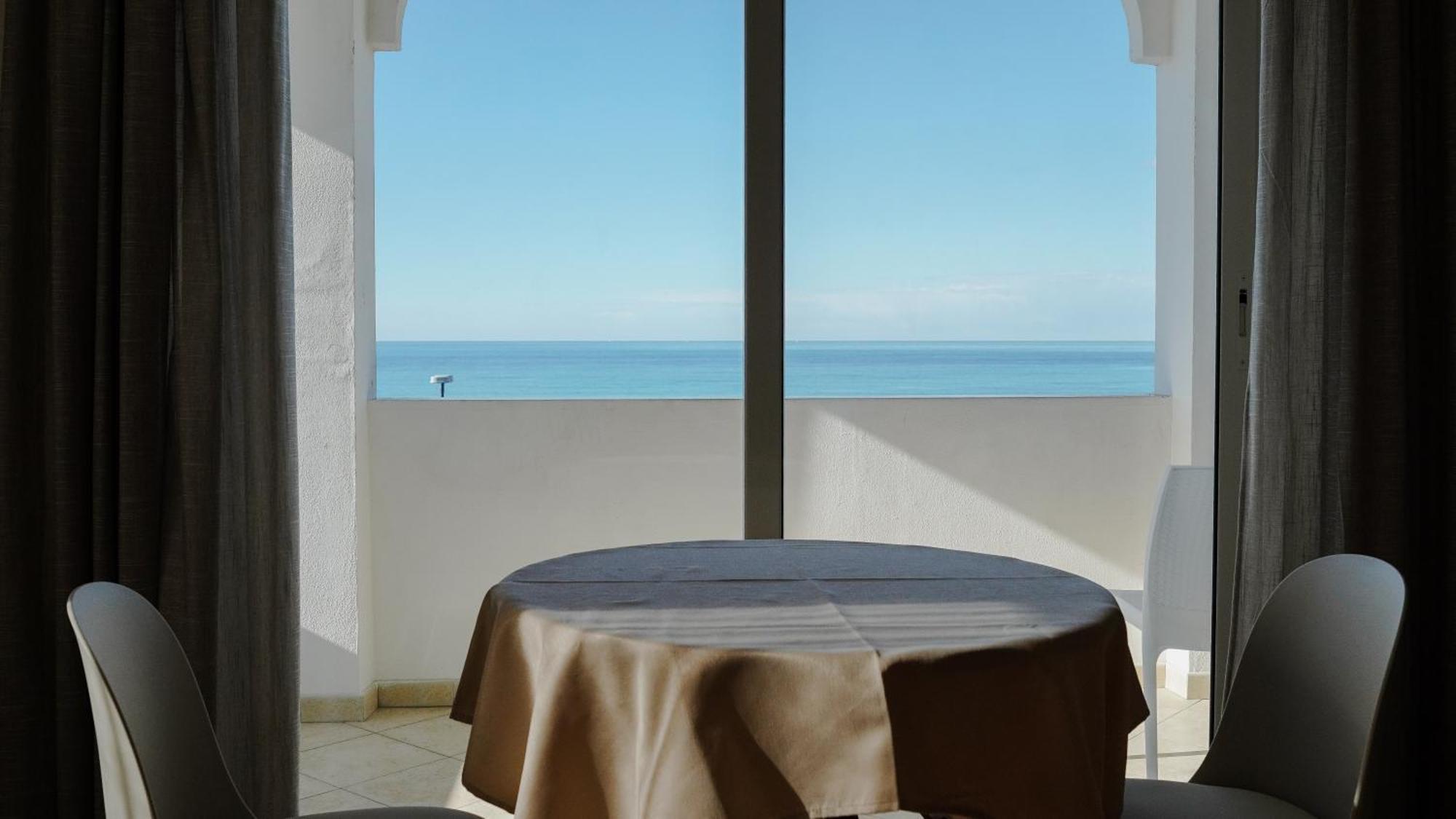 Hotel Kaly Ventimiglia Ruang foto