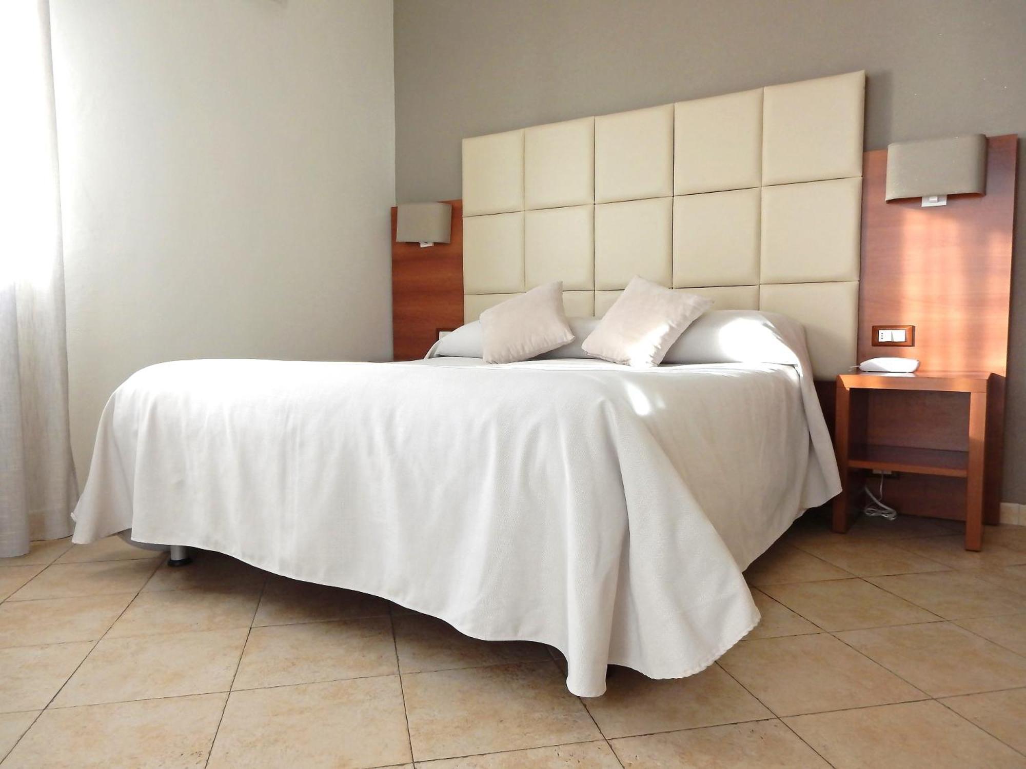 Hotel Kaly Ventimiglia Bagian luar foto