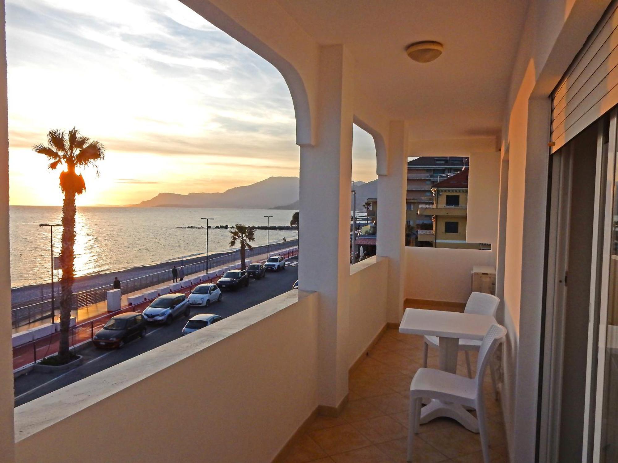 Hotel Kaly Ventimiglia Bagian luar foto