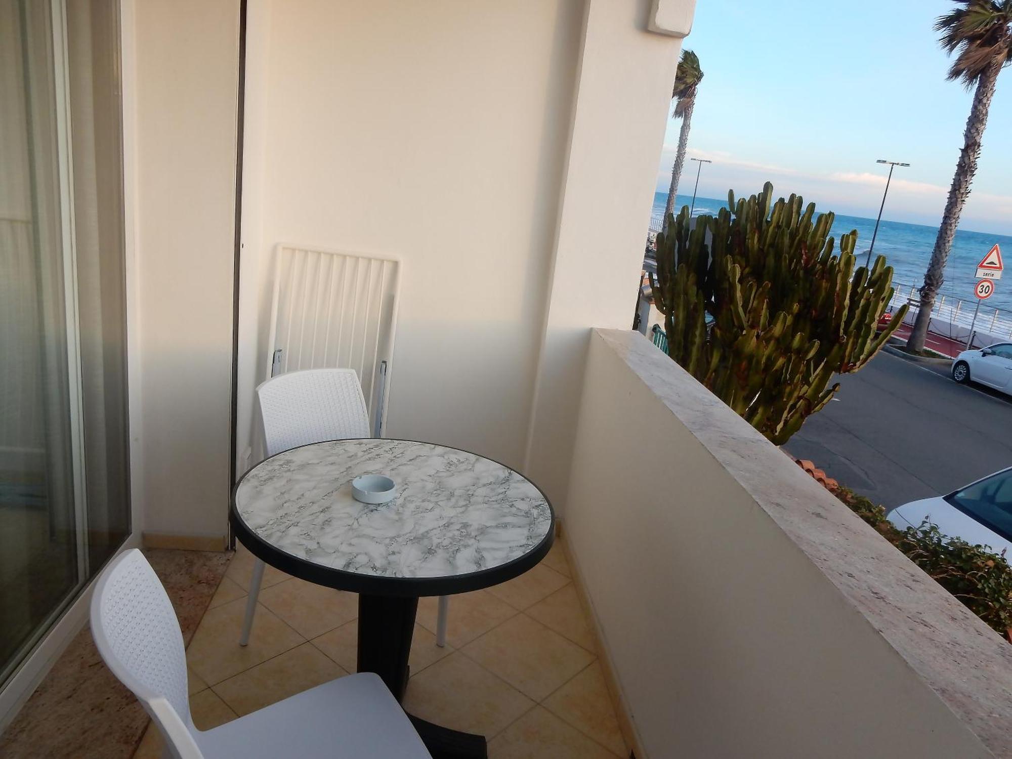 Hotel Kaly Ventimiglia Bagian luar foto