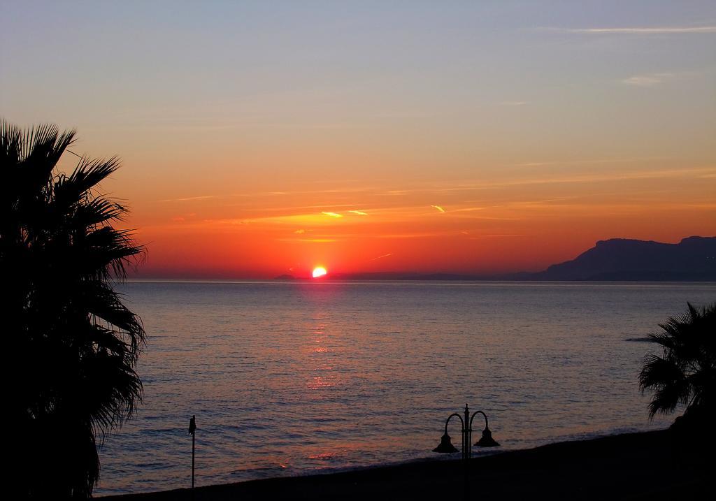 Hotel Kaly Ventimiglia Bagian luar foto